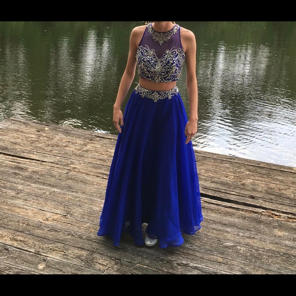 Gorgeous royal blue prom dress 🔥